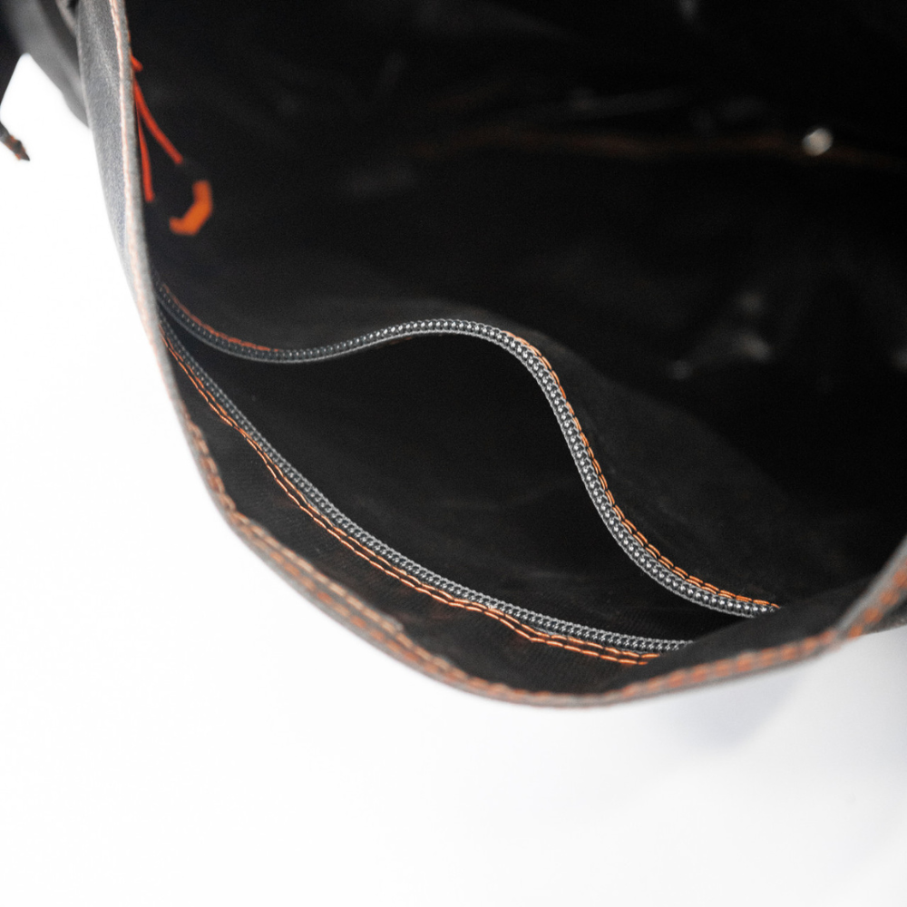 Dirty Gear Bag (fit up to 35 Inch Tire) - Closeup of Zipper_2